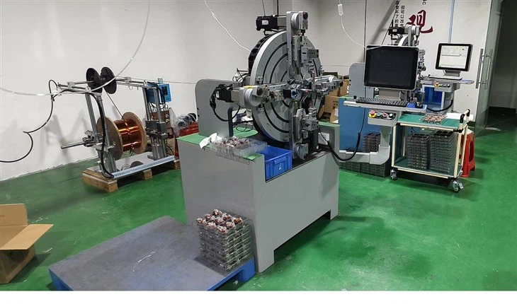Máquina de enrolamento vertical de fio plano CNC sem came de 6 eixos